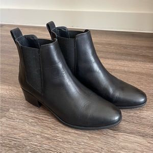 Steve Madden Dover Black Leather Booties